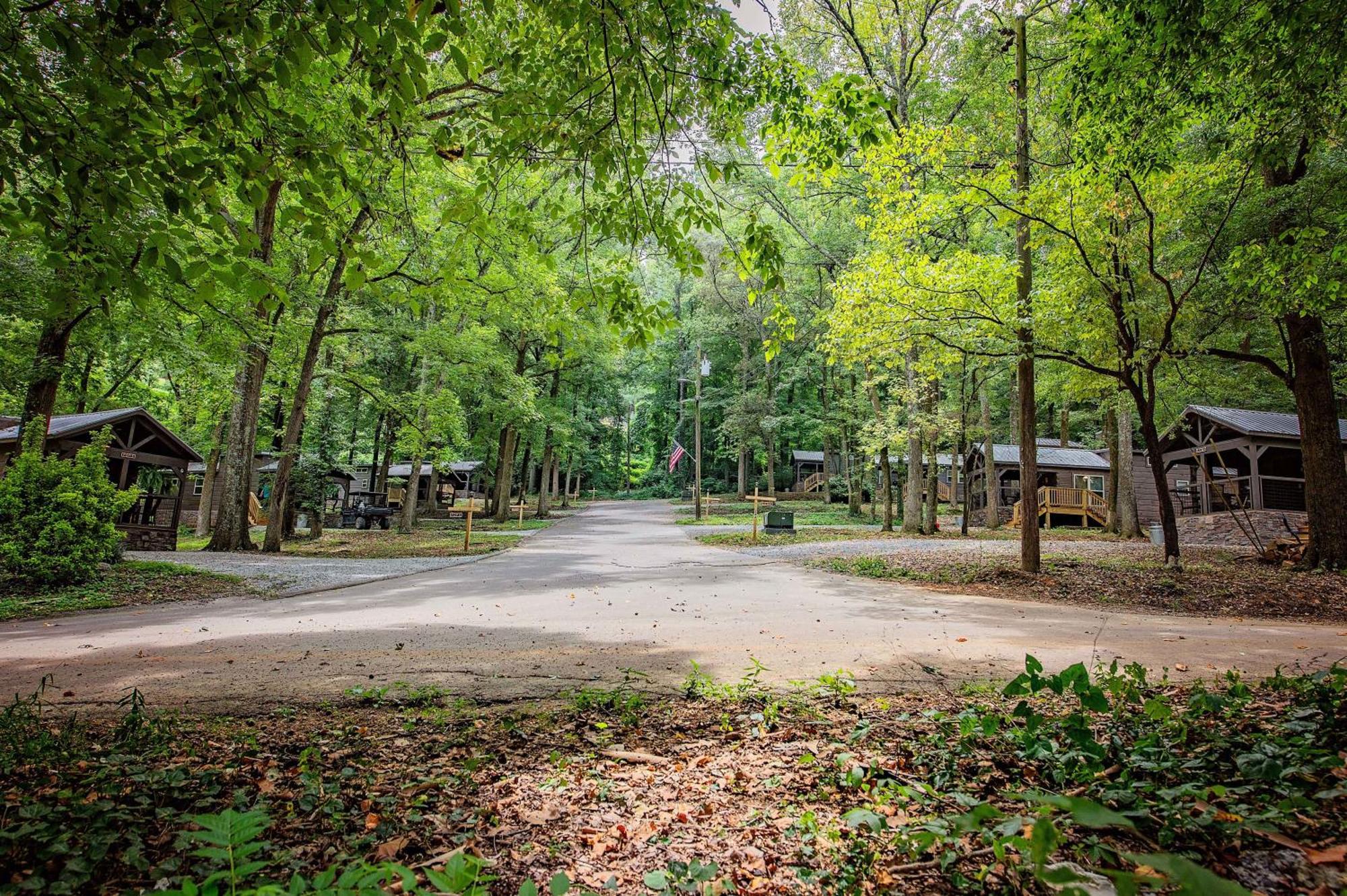Ryon Tiny Home Cabin City-Side Rustic Retreat チャタヌーガ エクステリア 写真