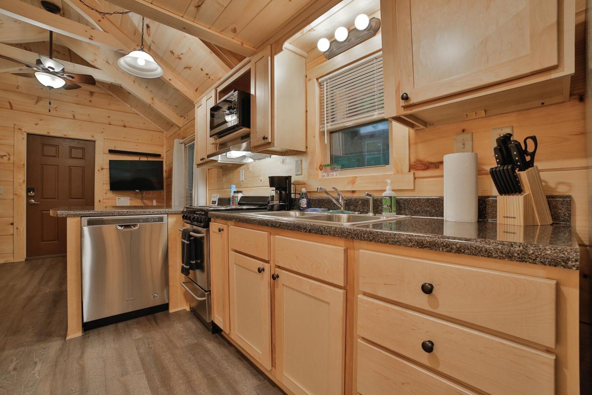 Ryon Tiny Home Cabin City-Side Rustic Retreat チャタヌーガ エクステリア 写真